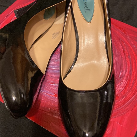 Black heels - Picture 10 of 17